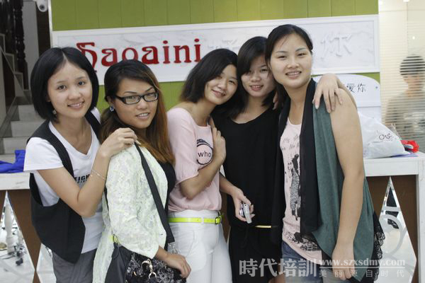 中国化妆学校50强，时代担任深圳秋冬发型发布会化妆